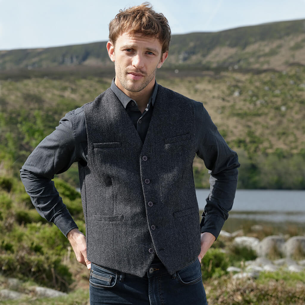 Men's Herringbone Irish Tweed Vest - Image 4