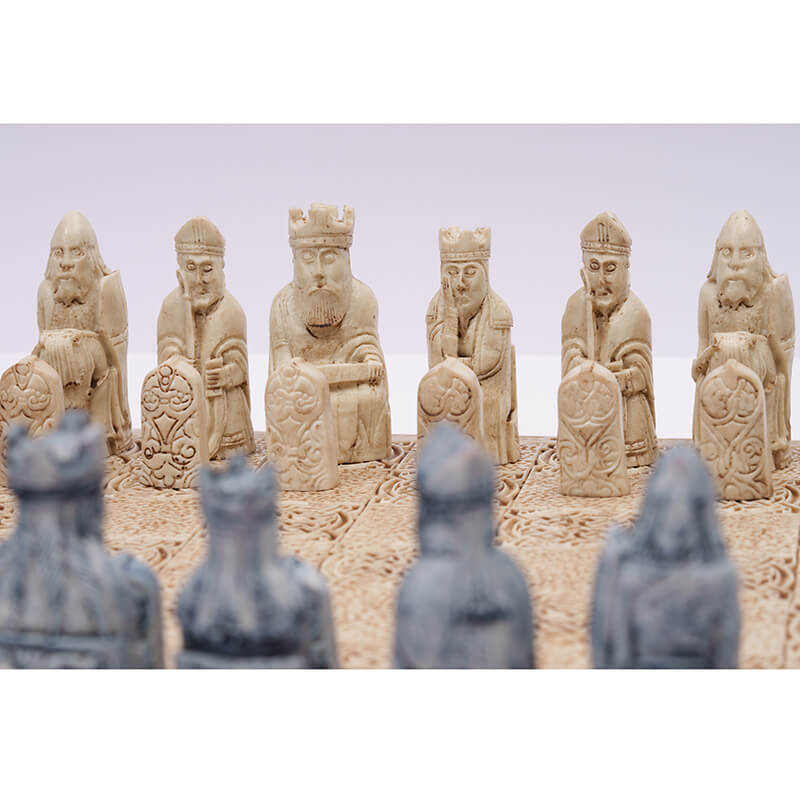 O'Gowna Isle of Lewis Chess Set - Image 3